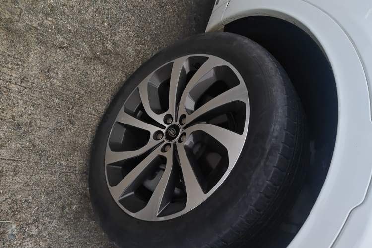 Used Land Rover Discovery Sport 2024 Performance Tech Edition Right Front Wheel Hub