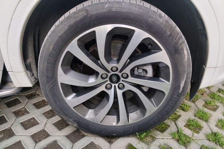 Used Land Rover Discovery Sport 2024 Performance Tech Edition Right Front Wheel Hub