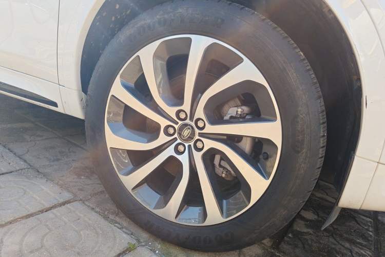 Used Land Rover Discovery Sport 2024 Performance Tech Edition Right Front Wheel Hub