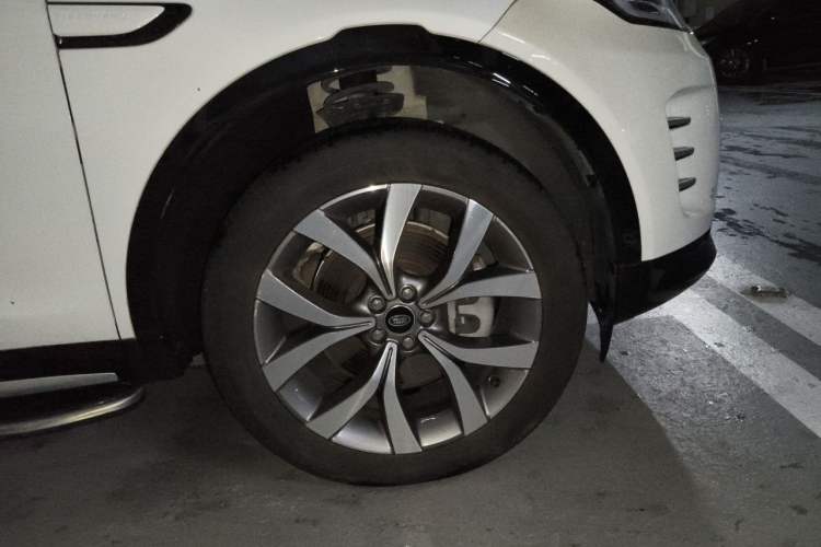 Used Land Rover Discovery Sport 2024 Luxury Custom Edition Right Front Wheel Hub