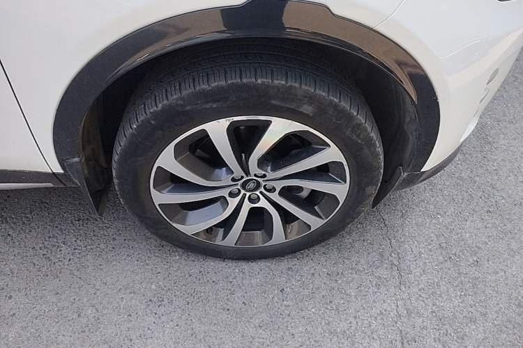 Used Land Rover Discovery Sport 2024 Performance Tech Edition Right Front Wheel Hub