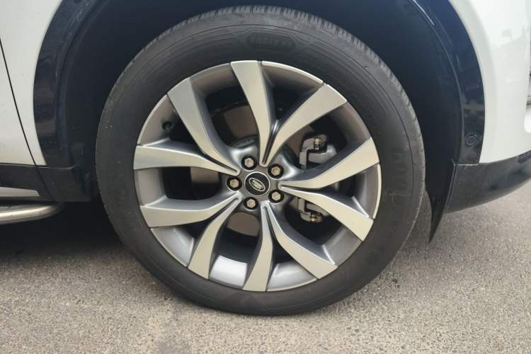 Used Land Rover Discovery Sport 2024 Luxury Custom Edition Right Front Wheel Hub