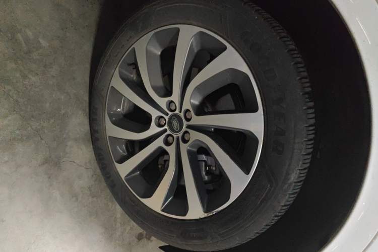 Used Land Rover Discovery Sport 2024 Performance Tech Edition Right Front Wheel Hub
