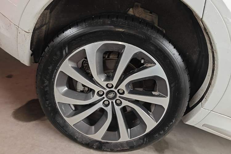 Used Land Rover Discovery Sport 2024 Performance Tech Edition Right Rear Wheel Hub