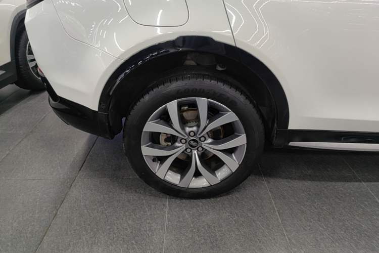 Used Land Rover Discovery Sport 2024 Luxury Custom Edition Right Rear Wheel Hub