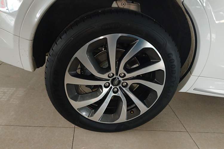 Used Land Rover Discovery Sport 2024 Performance Tech Edition Right Rear Wheel Hub