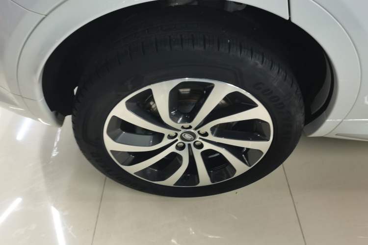 Used Land Rover Discovery Sport 2024 Performance Tech Edition Right Rear Wheel Hub