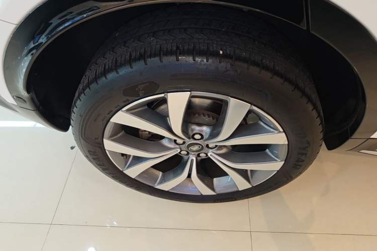 Used Land Rover Discovery Sport 2024 Luxury Custom Edition Right Rear Wheel Hub