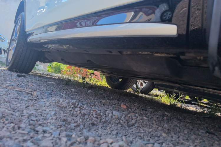 Used Land Rover Discovery Sport 2024 Luxury Custom Edition Right Side Sill