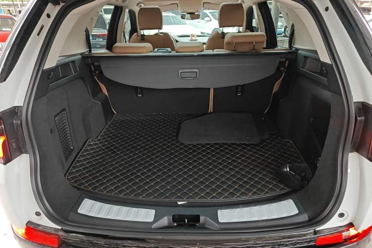 Used Land Rover Discovery Sport 2024 Performance Tech Edition Trunk