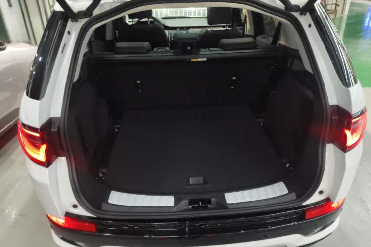 Used Land Rover Discovery Sport 2024 Performance Tech Edition Trunk