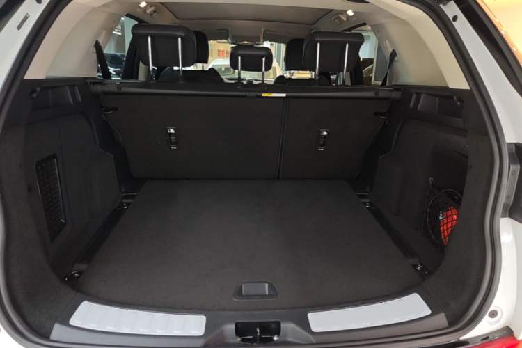 Used Land Rover Discovery Sport 2024 Luxury Custom Edition Trunk