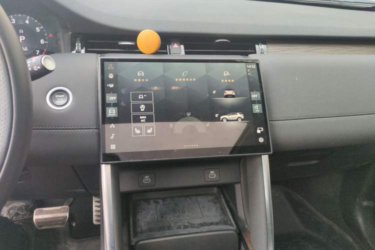 Used Land Rover Discovery Sport 2025 249 PS Performance Tech Edition Audio And AC Panel