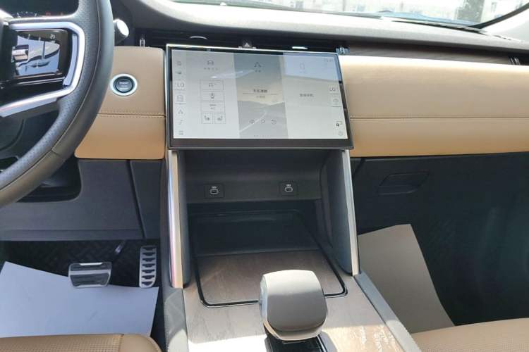 Used Land Rover Discovery Sport 2025 249 PS Performance Tech Edition Audio And AC Panel