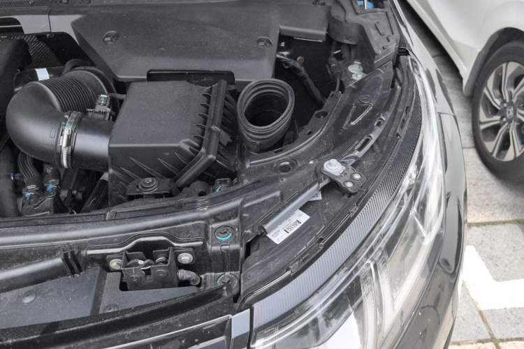 Used Land Rover Discovery Sport 2025 249 PS Performance Tech Edition Engine Bay Left