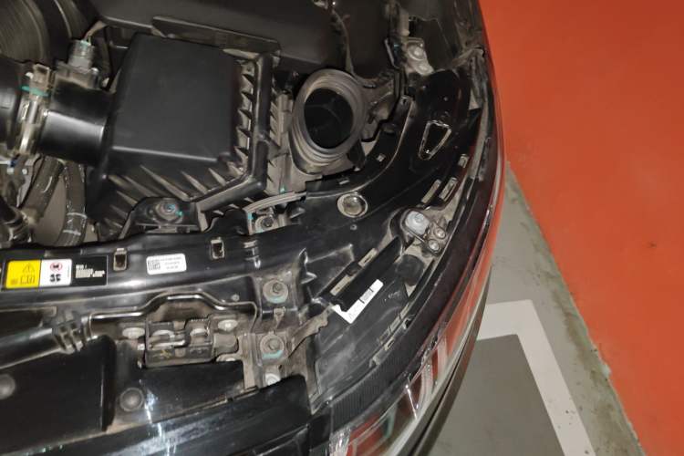 Used Land Rover Discovery Sport 2025 249 PS Performance Tech Edition Engine Bay Left