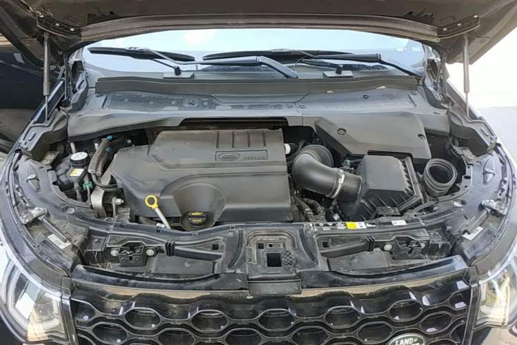 Used Land Rover Discovery Sport 2025 249 PS Performance Tech Edition Engine Bay