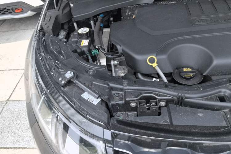 Used Land Rover Discovery Sport 2025 249 PS Performance Tech Edition Engine Bay Right