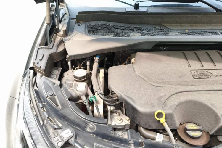 Used Land Rover Discovery Sport 2025 249 PS Performance Tech Edition Engine Bay Right