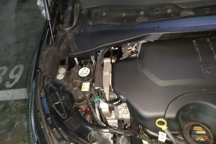 Used Land Rover Discovery Sport 2025 249 PS Performance Tech Edition Engine Bay Right
