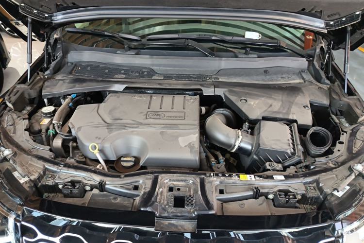 Used Land Rover Discovery Sport 2025 249 PS Performance Tech Edition Engine Bay