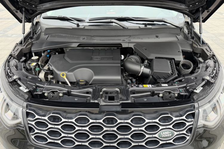 Used Land Rover Discovery Sport 2025 249 PS Performance Tech Edition Engine Bay