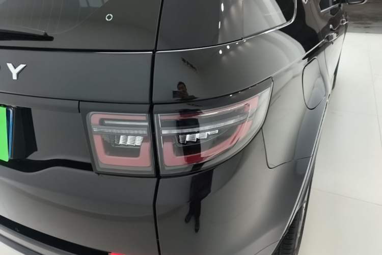 Used Land Rover Discovery Sport 2025 249 PS Performance Tech Edition Exterior 3