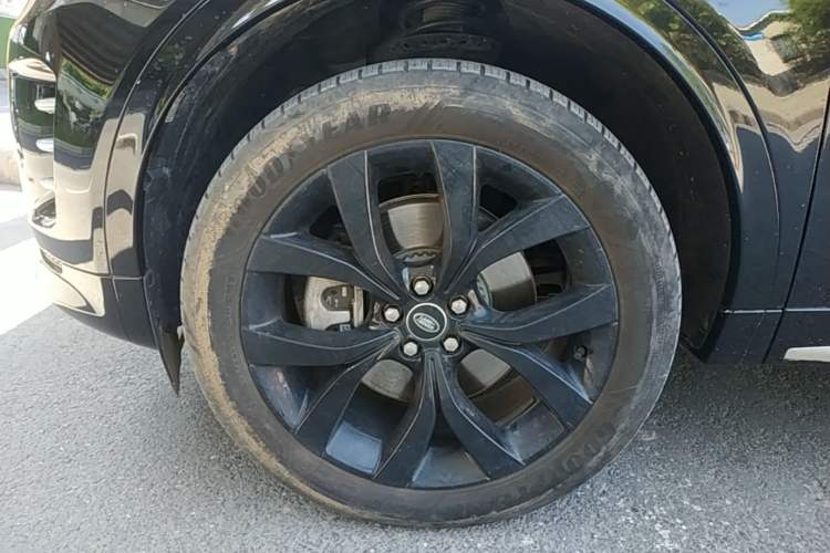 Used Land Rover Discovery Sport 2025 249 PS Performance Tech Edition Exterior 4