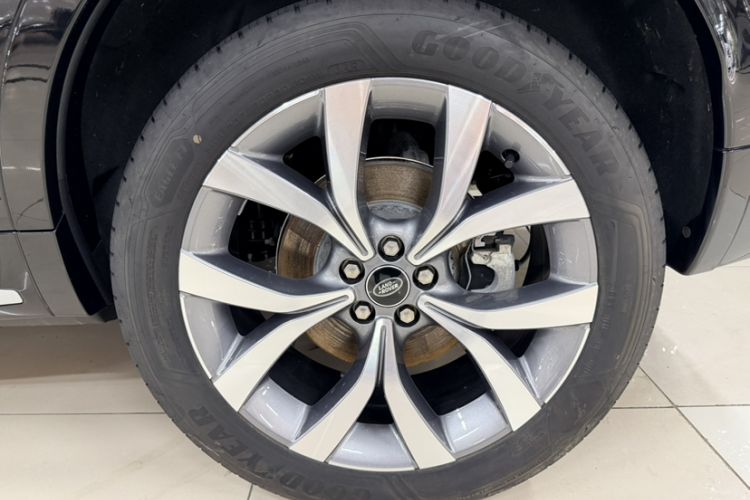 Used Land Rover Discovery Sport 2025 249 PS Performance Tech Edition Exterior 5