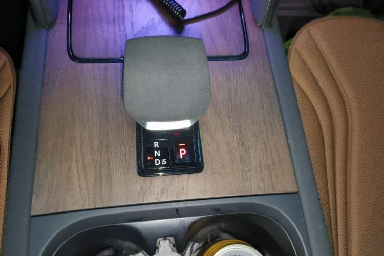 Used Land Rover Discovery Sport 2025 249 PS Performance Tech Edition Gear Lever
