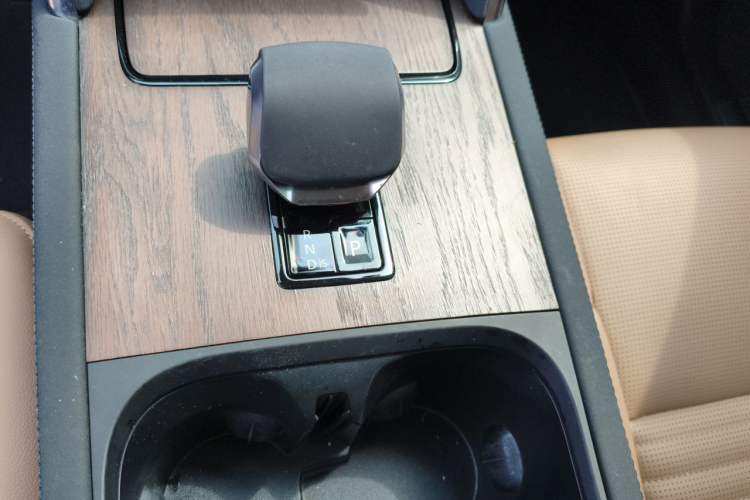 Used Land Rover Discovery Sport 2025 249 PS Performance Tech Edition Gear Lever