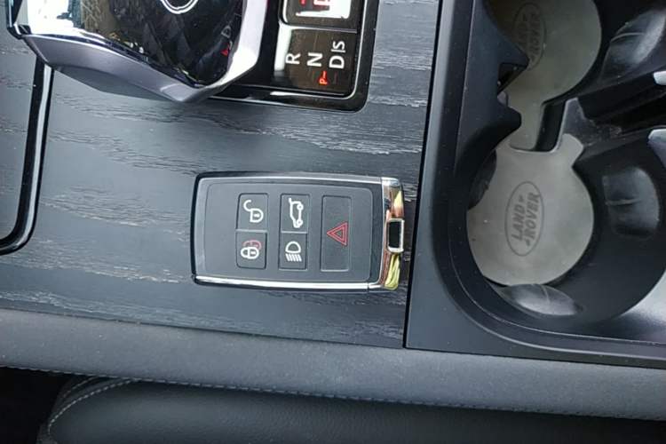 Used Land Rover Discovery Sport 2025 249 PS Performance Tech Edition Interior 1