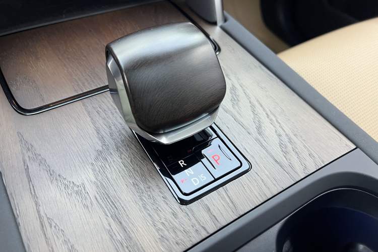 Used Land Rover Discovery Sport 2025 249 PS Performance Tech Edition Interior 9
