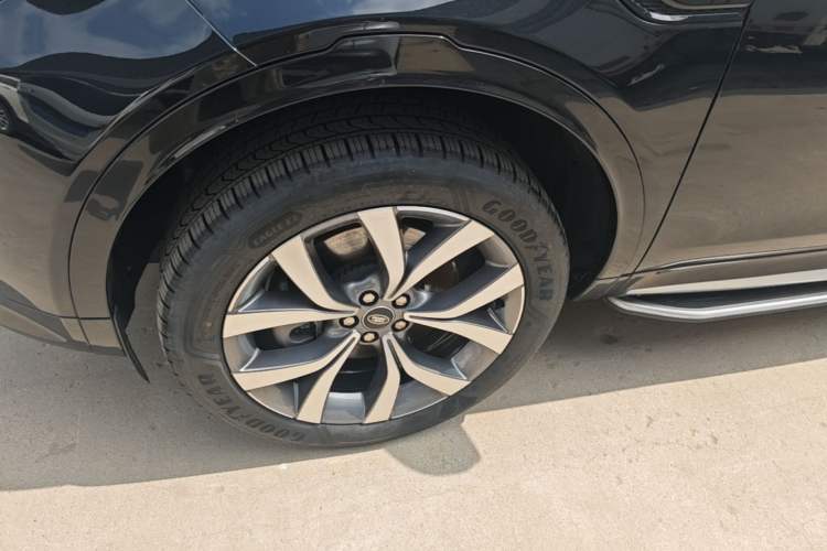 Used Land Rover Discovery Sport 2025 249 PS Performance Tech Edition Left Front Wheel Hub