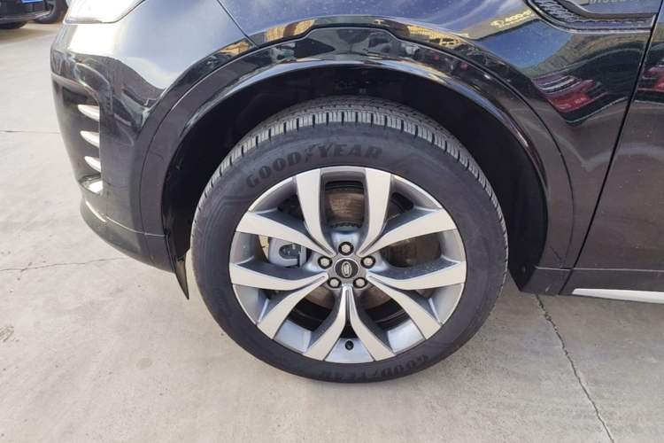 Used Land Rover Discovery Sport 2025 249 PS Performance Tech Edition Left Front Wheel Hub
