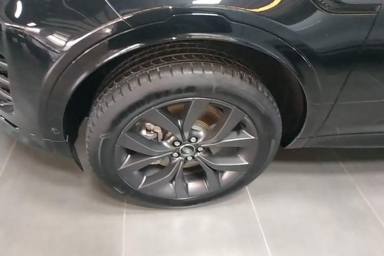 Used Land Rover Discovery Sport 2025 249 PS Explorer Special Edition Left Front Wheel Hub