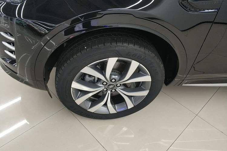 Used Land Rover Discovery Sport 2025 249 PS Performance Tech Edition Left Front Wheel Hub