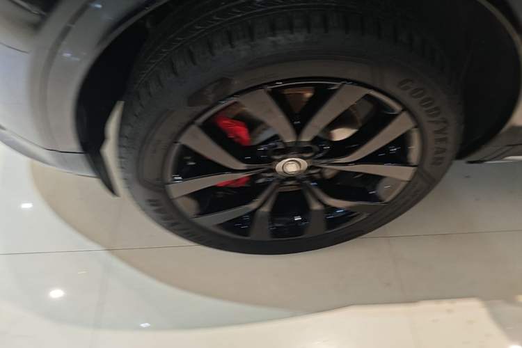 Used Land Rover Discovery Sport 2025 249 PS Performance Tech Edition Left Front Wheel Hub