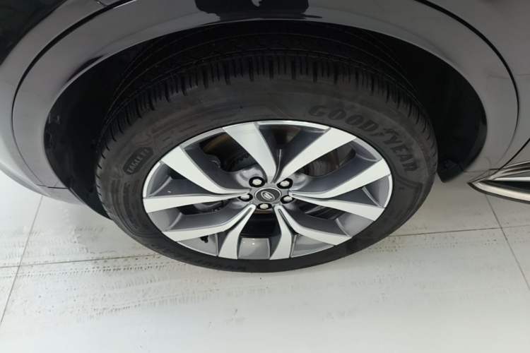 Used Land Rover Discovery Sport 2025 249 PS Performance Tech Edition Left Front Wheel Hub