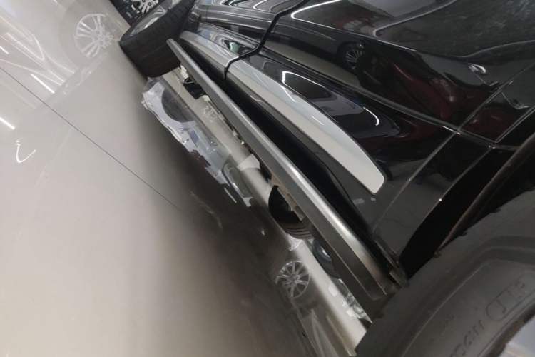 Used Land Rover Discovery Sport 2025 249 PS Performance Tech Edition Left Side Sill