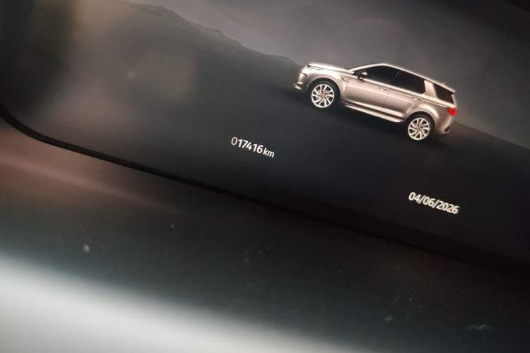 Used Land Rover Discovery Sport 2025 249 PS Explorer Special Edition Odometer Close Up