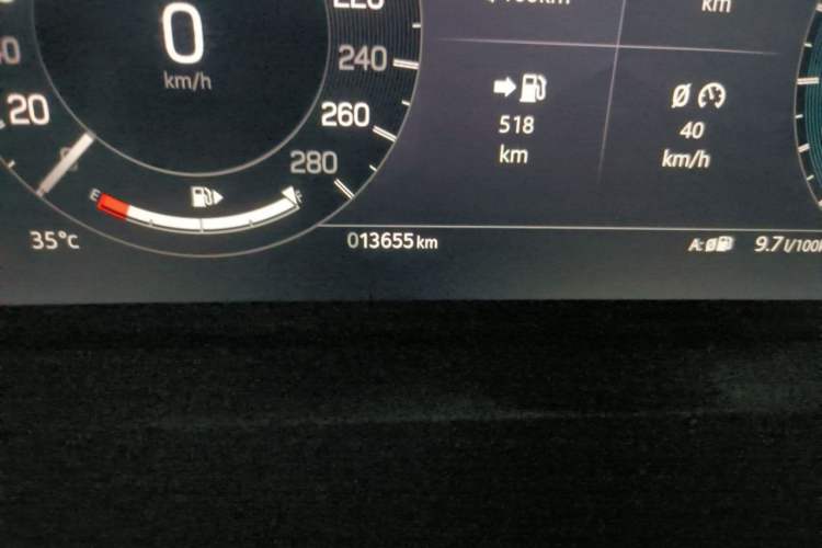 Used Land Rover Discovery Sport 2025 249 PS Performance Tech Edition Odometer Close Up