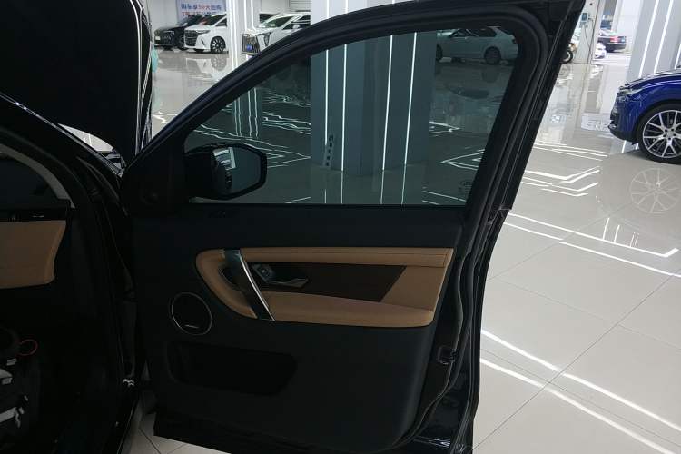 Used Land Rover Discovery Sport 2025 249 PS Performance Tech Edition Right Front Door Interior