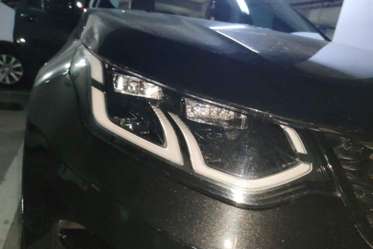 Used Land Rover Discovery Sport 2025 249 PS Performance Tech Edition Right Front Headlight