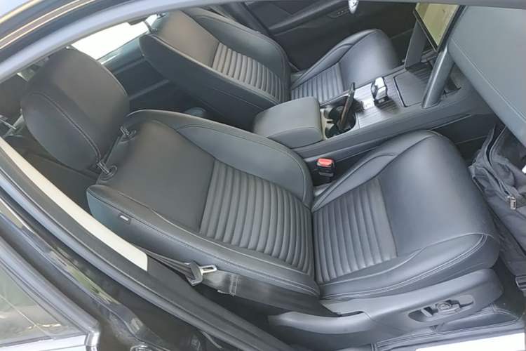 Used Land Rover Discovery Sport 2025 249 PS Performance Tech Edition Right Front Seat