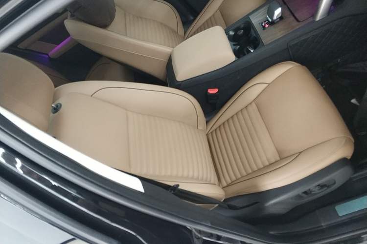 Used Land Rover Discovery Sport 2025 249 PS Performance Tech Edition Right Front Seat