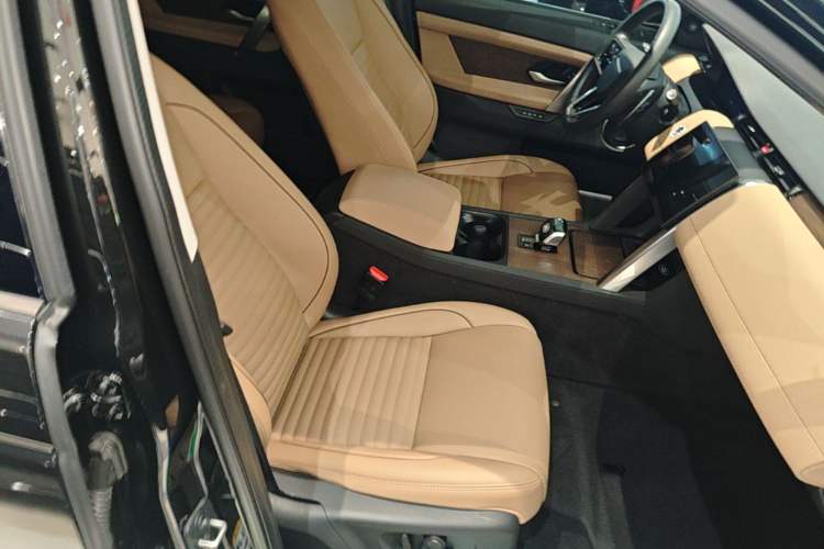 Used Land Rover Discovery Sport 2025 249 PS Performance Tech Edition Right Front Seat