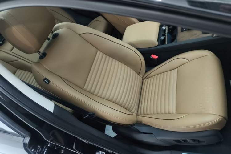 Used Land Rover Discovery Sport 2025 249 PS Performance Tech Edition Right Front Seat