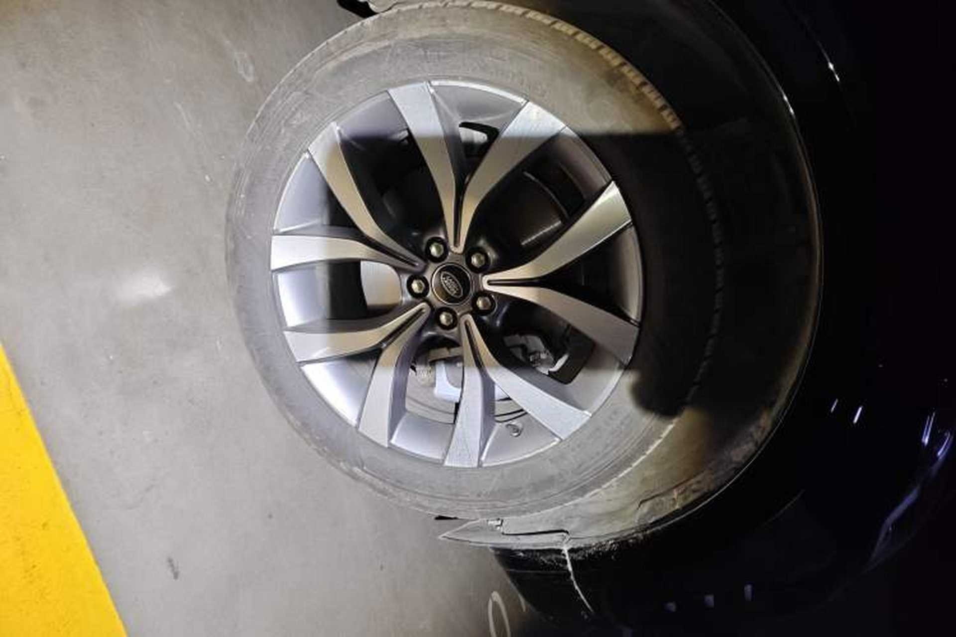 Used Land Rover Discovery Sport 2025 249 PS Performance Tech Edition Right Front Wheel Hub