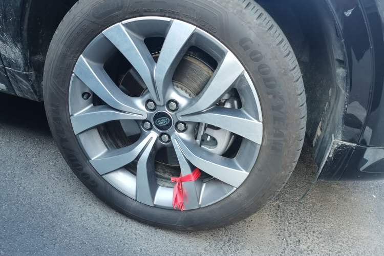 Used Land Rover Discovery Sport 2025 249 PS Performance Tech Edition Right Front Wheel Hub
